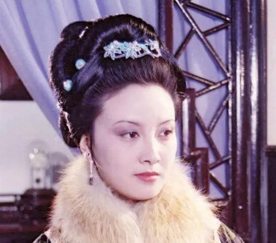 实际身高矮小气场高_女明星身高排行_女明星身高气场强大