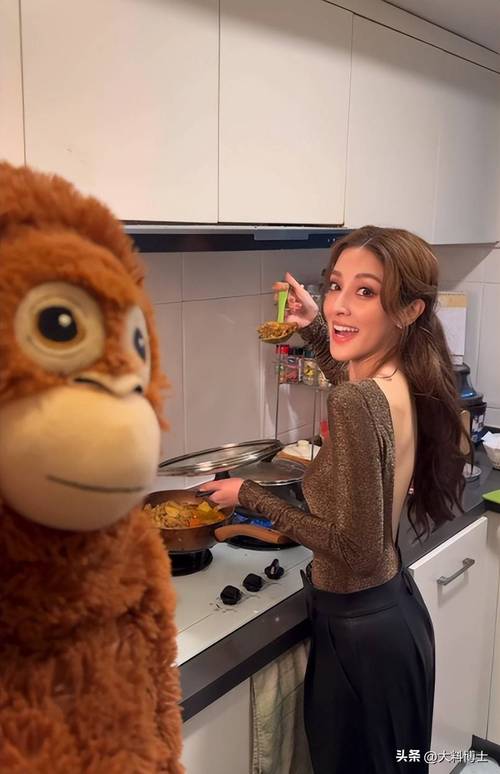 港星真实美照 周汶琦陈凯琳优雅母女写真