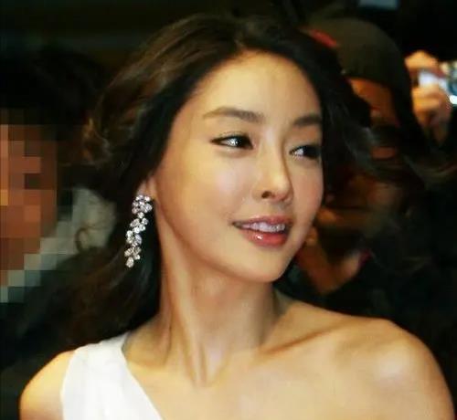 娱乐圈潜规则曝光_女明星被污_明星背后交易内幕