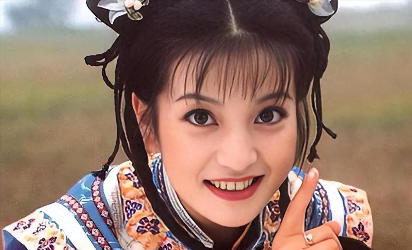 被封杀近4年后，赵薇近照曝光，参加朋友婚礼用心打扮