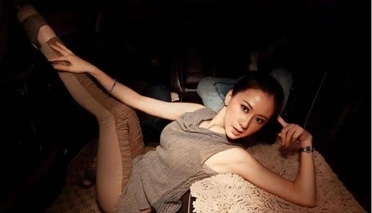 汤加丽人体艺术写真_中国女明星人体艺术_汤加丽艺术争议